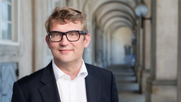 Beskæftigelsesminister: Overbelægning giver ikke automatisk dårligt arbejdsmiljø