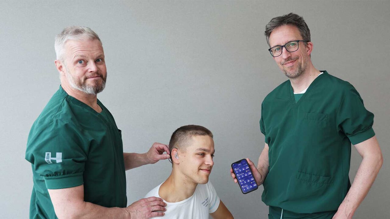 Eske Aasvang (tv.) og Christian S. Meyhoff, begge professorer ved KU og overlæger på hhv. Rigshospitalet og Bispebjerg Hospital, har grundlagt og udviklet WARD i samarbejde med DTU Sundhedsteknologi.